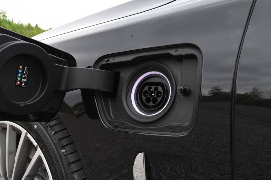 Детали экстерьера BMW 745Le xDrive (G12) 2019 года  (UK) (фото 12 из 26)